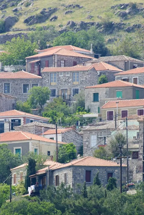 Framed Print : Lesbos. Zicht op het stadje Molyvos Lesbos Griekenland
