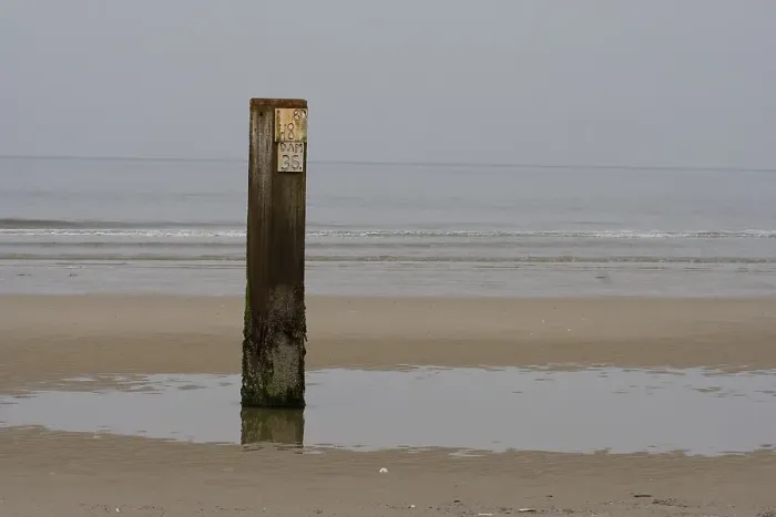 Framed Print : Strandpaal