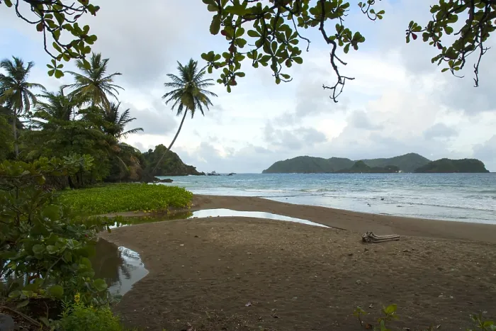 Framed Print : Tobago. Batteaux Bay and view on Little Tobago Framed Print : Tobago. Batteaux Bay and view on Little Tobago