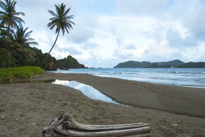 Framed Print : Tobago. Batteaux Bay and view on Little Tobago