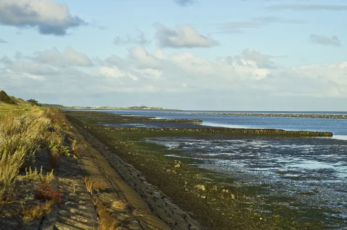 Framed Print : Vlieland. Waddendijk op Vlieland; Waddensea dike on Vlieland