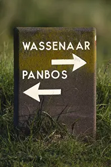 Images Dated 20th June 2007: Direction sign